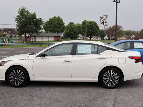 Used 2025 Nissan Altima 2.5 SV FWD image 7