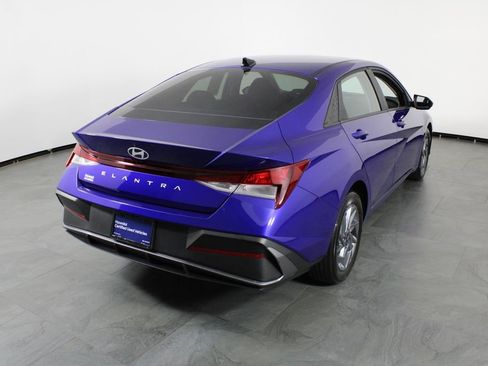 Certified 2024 Hyundai Elantra SEL FWD image 16