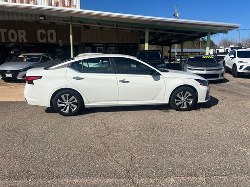 Used 2024 Nissan Altima 2.5 S image 5