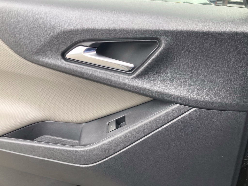 New 2027 Chevrolet Equinox LT w/ Convenience Package II FWD image 23