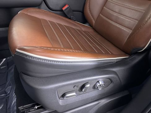 Used 2023 GMC Yukon XL Denali Ultimate image 10