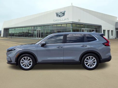 Used 2025 Honda CR-V EX image 3