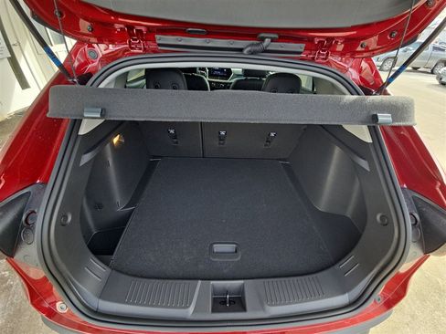 New 2025 Chevrolet Trax LT w/ LT Convenience Package FWD image 24