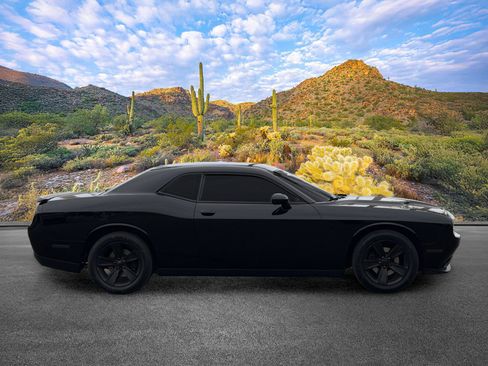 Used 2015 Dodge Challenger SXT RWD image 3