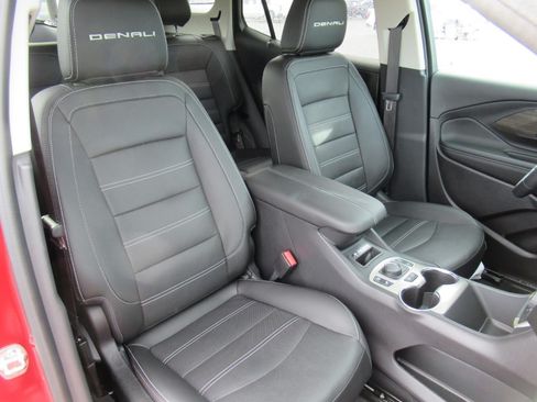 Used 2024 GMC Terrain Denali w/ Denali Premium Package AWD/4WD image 9