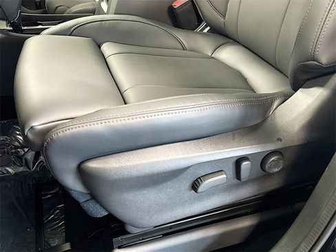 New 2026 Subaru Ascent Limited Bronze image 18