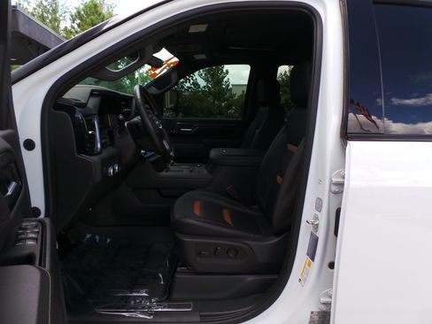 Used 2024 GMC Sierra 2500 AT4 w/ AT4 Premium Plus Package AWD/4WD image 32