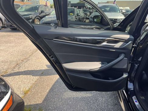 Used 2019 BMW 530i xDrive w/ M Sport Package AWD/4WD image 14