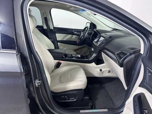 Used 2019 Ford Edge Titanium w/ Equipment Group 301A AWD/4WD image 10