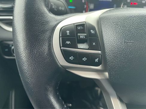 Used 2023 Ford Explorer XLT w/ Equipment Group 202A AWD/4WD image 17