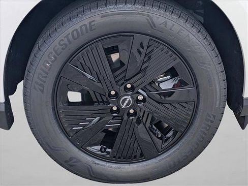 Certified 2025 Nissan Murano SV image 9