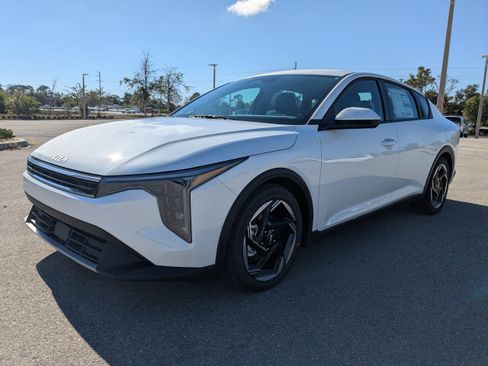 New 2025 Kia K4 GT-Line Turbo FWD image 9