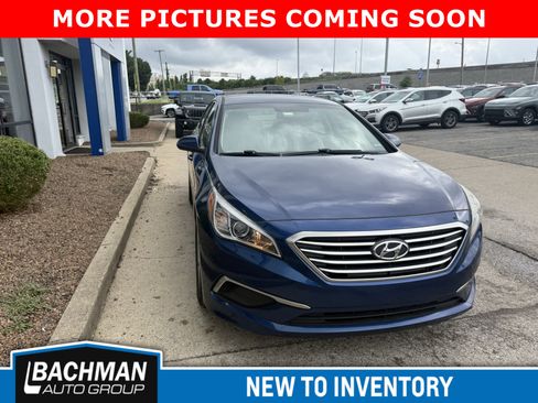Used 2017 Hyundai Sonata SE w/ Cargo Package FWD image 2