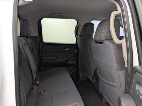 Used 2022 Nissan Frontier SV w/ Technology Package RWD image 18