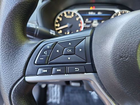 Used 2025 Nissan Altima 2.5 SV FWD image 11