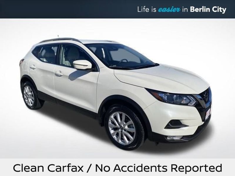 Certified 2022 Nissan Rogue Sport SV image 1