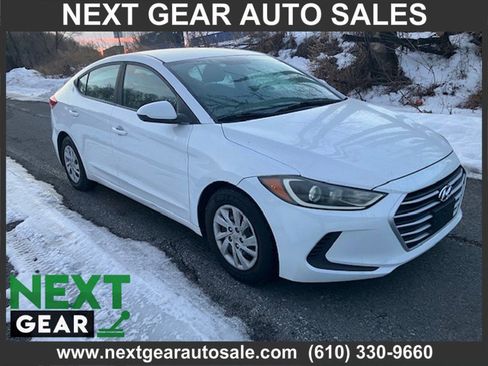 Used 2017 Hyundai Elantra SE image 2