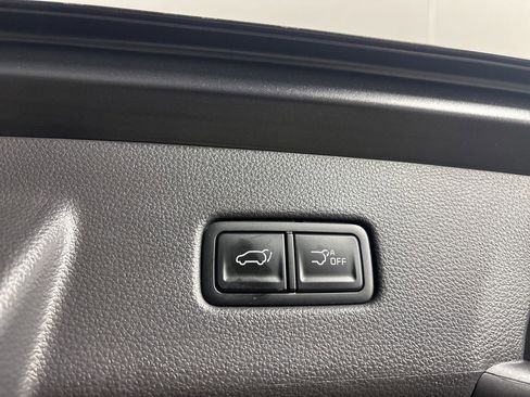 Used 2024 Kia Carnival EX image 24