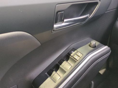Used 2023 Toyota Highlander XLE FWD image 21