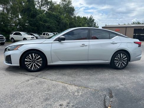 Used 2024 Nissan Altima 2.5 SV FWD image 6