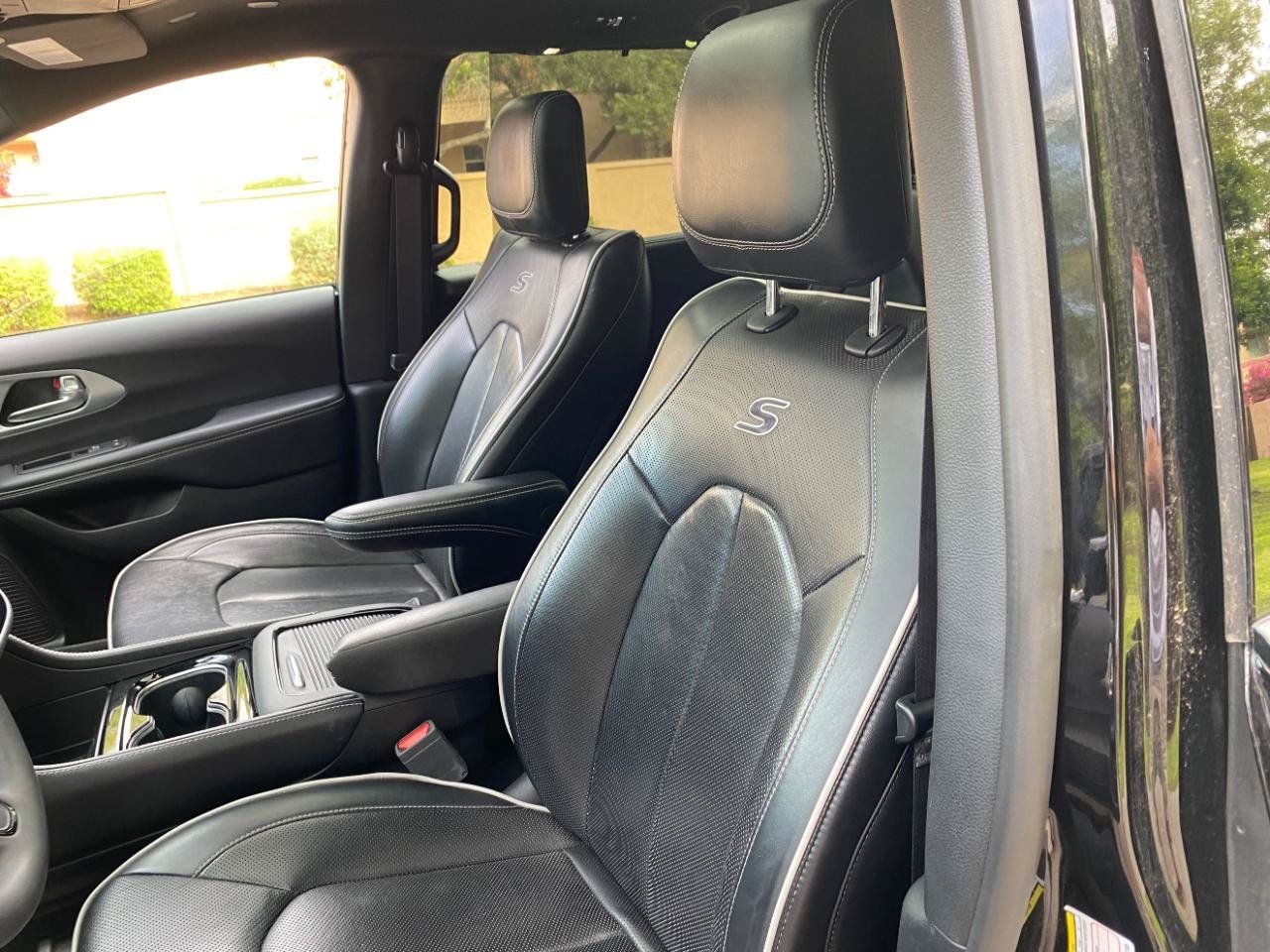 Used 2025 Chrysler Pacifica Limited FWD image 26