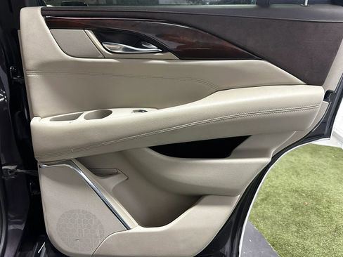 Used 2016 Cadillac Escalade Luxury AWD/4WD image 24