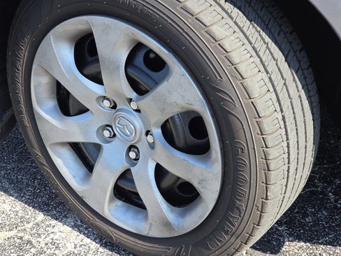 Used 2012 MAZDA MAZDA3 i Sport FWD image 3