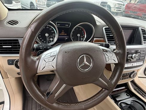 Used 2014 Mercedes-Benz GL 550 4MATIC image 31