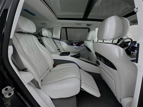 Used 2026 Mercedes-Benz Maybach GLS 600 4MATIC image 30