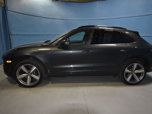 Certified 2025 Porsche Macan AWD/4WD image 2