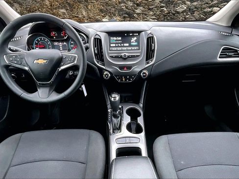 Used 2018 Chevrolet Cruze LT image 13