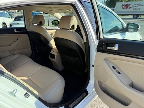 Used 2015 Kia Cadenza Premium w/ Luxury Package FWD image 15