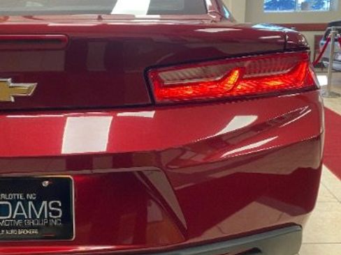 Used 2018 Chevrolet Camaro LT w/ Technology Package image 12
