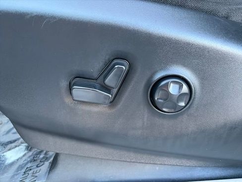 Used 2023 Chrysler Voyager LX FWD image 27