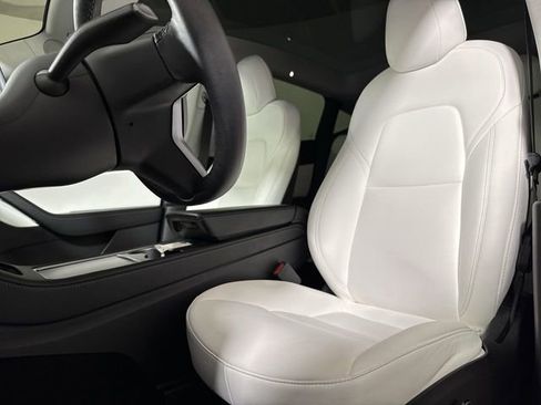 Used 2022 Tesla Model Y Performance image 18