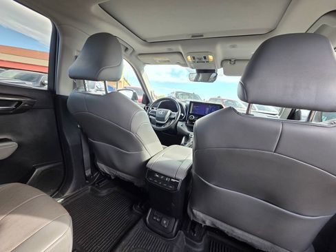 Used 2023 Toyota Highlander Limited image 10