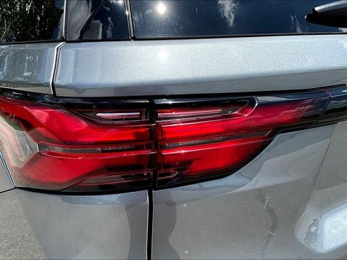 Used 2023 Chevrolet Traverse LT image 42