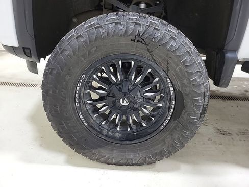 Used 2026 GMC Sierra 2500 AT4 image 4