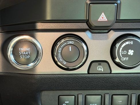 Used 2023 Toyota Tacoma TRD Sport w/ Technology Package image 10