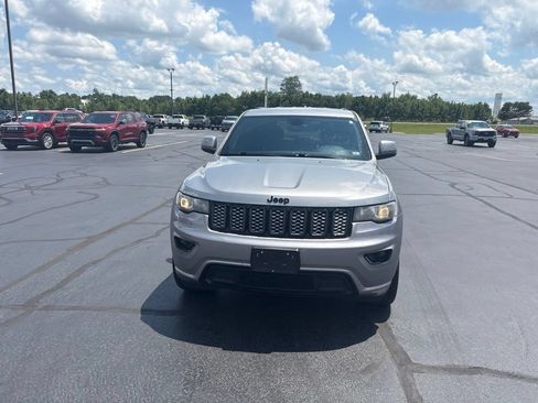 Used 2018 Jeep Grand Cherokee Altitude AWD/4WD image 5
