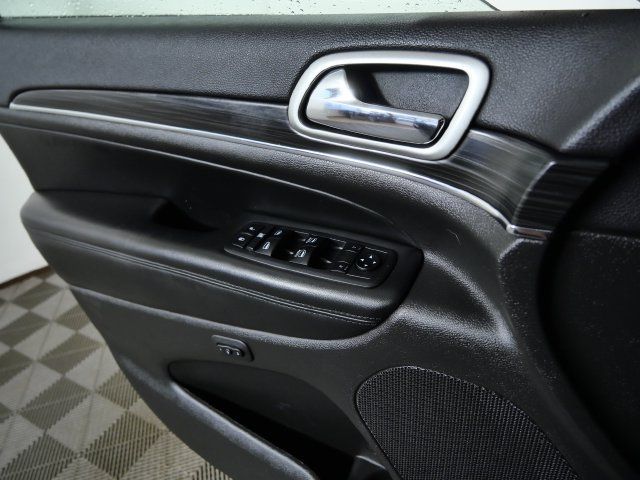 Used 2019 Jeep Grand Cherokee Limited AWD/4WD image 26