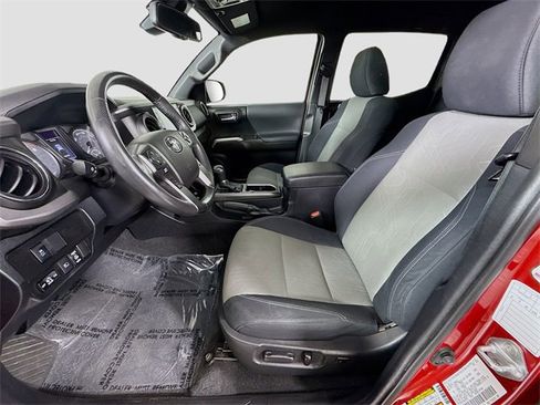 Certified 2022 Toyota Tacoma TRD Off-Road image 19