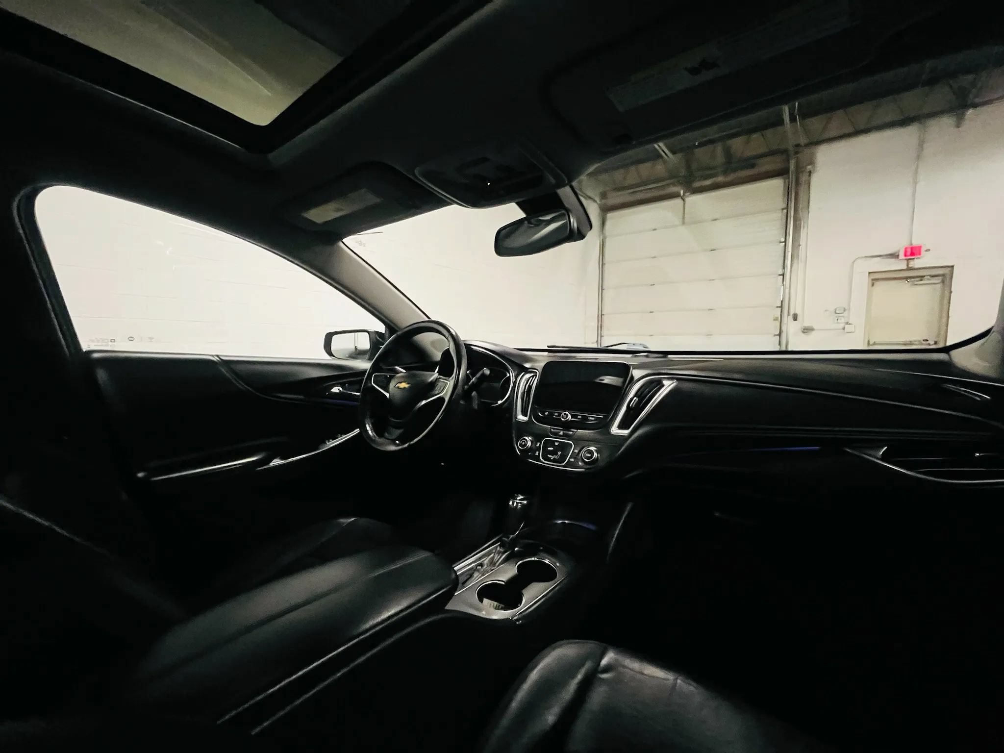 Used 2018 Chevrolet Malibu LT w/ Leather Package FWD image 13