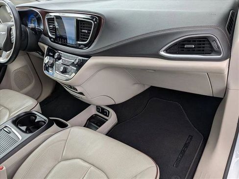 Used 2017 Chrysler Pacifica Limited w/ Advanced Safetytec Group image 24