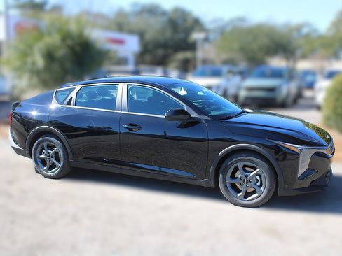 New 2026 Kia K4 LXS image 4