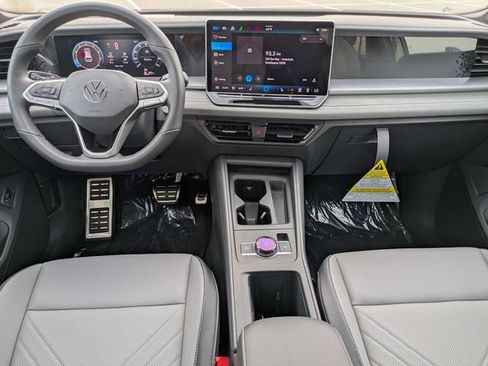 New 2026 Volkswagen Tiguan SE R-Line FWD image 15