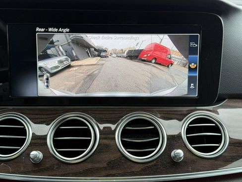 Used 2018 Mercedes-Benz E 300 4MATIC image 29