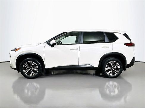 Used 2023 Nissan Rogue SV image 4