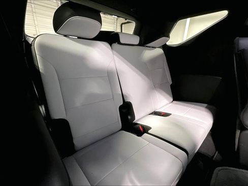 Used 2025 Chevrolet Traverse High Country w/ LPO, Floor Liner Package AWD/4WD image 34