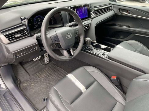 Used 2025 Toyota Camry SE w/ Convenience Package FWD image 23